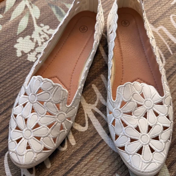 Shoes - Picture 1 of 4